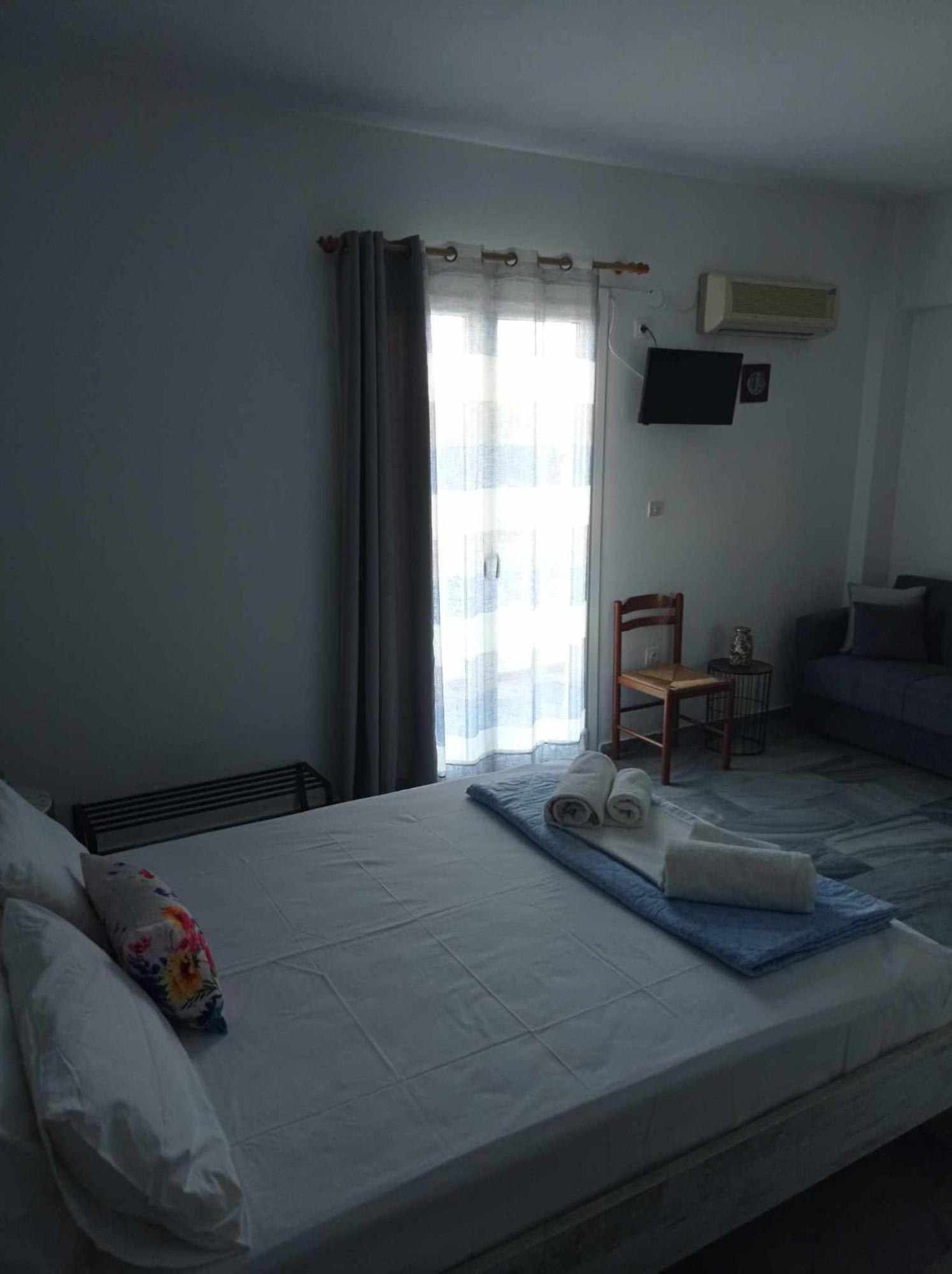 Kantouni Guest House By The Sea باتسي الغرفة الصورة