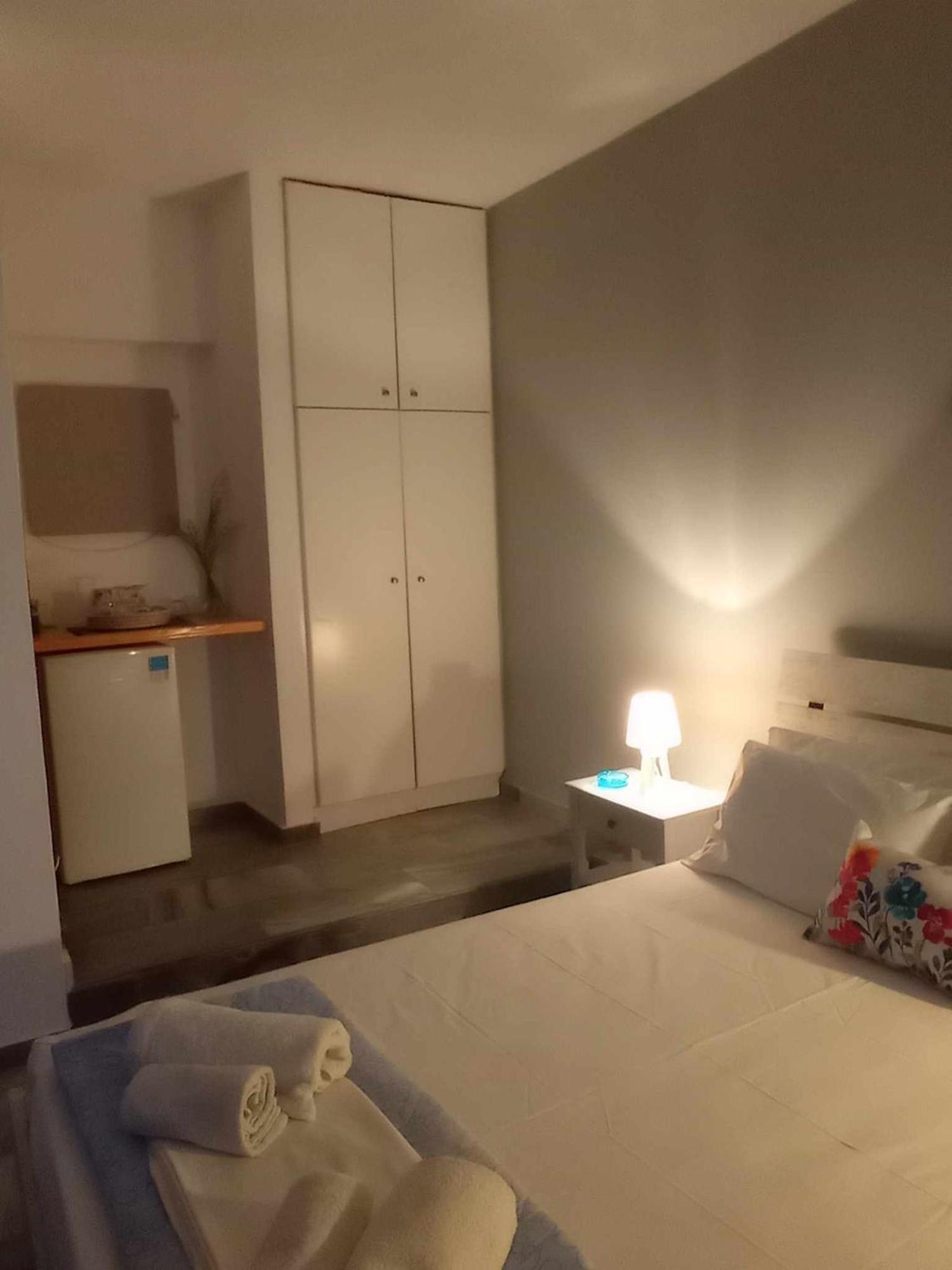 Kantouni Guest House By The Sea باتسي الغرفة الصورة
